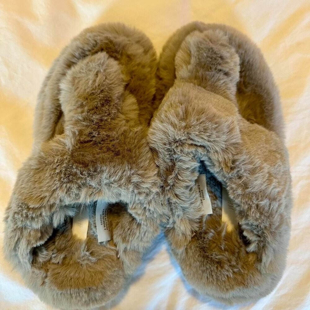 H&M Grey Faux Fur Fuzzy Flip-Flop Platform Slippers